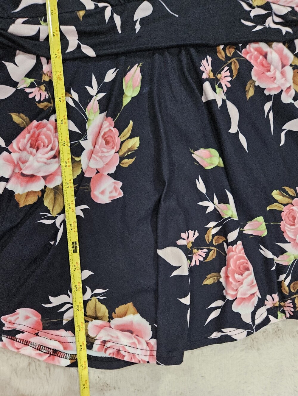 EUC Floral V-Neck Wrap Top in Black with Pink Roses 2X - Picture 5 of 5